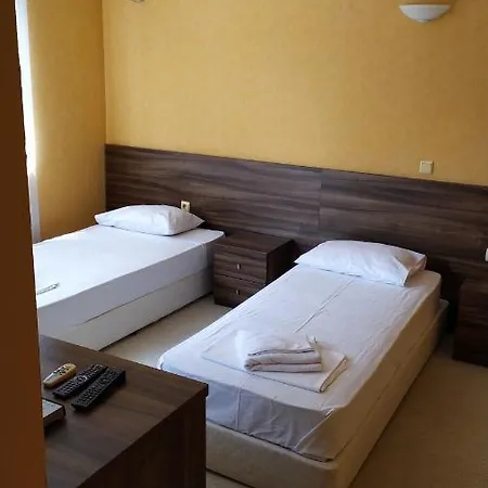 Отель Paradise Bay Поморие