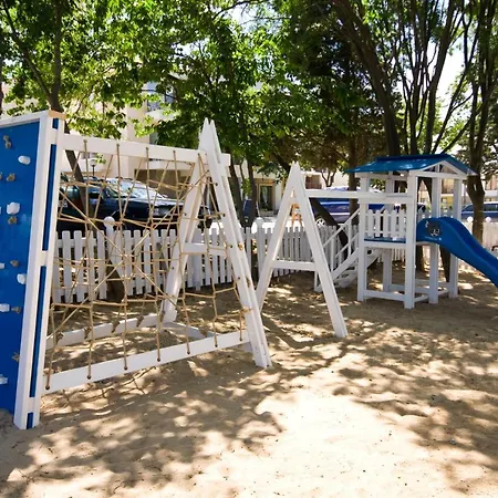 Отель Paradise Bay 3*