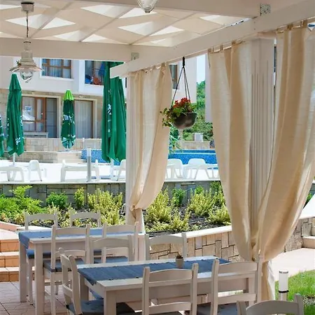 Paradise Bay Отель Поморие