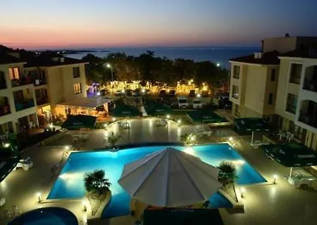 Paradise Bay Hotell 3*