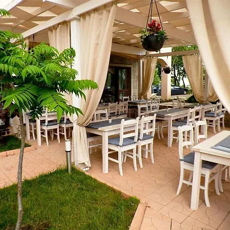 Paradise Bay Hotell 3*